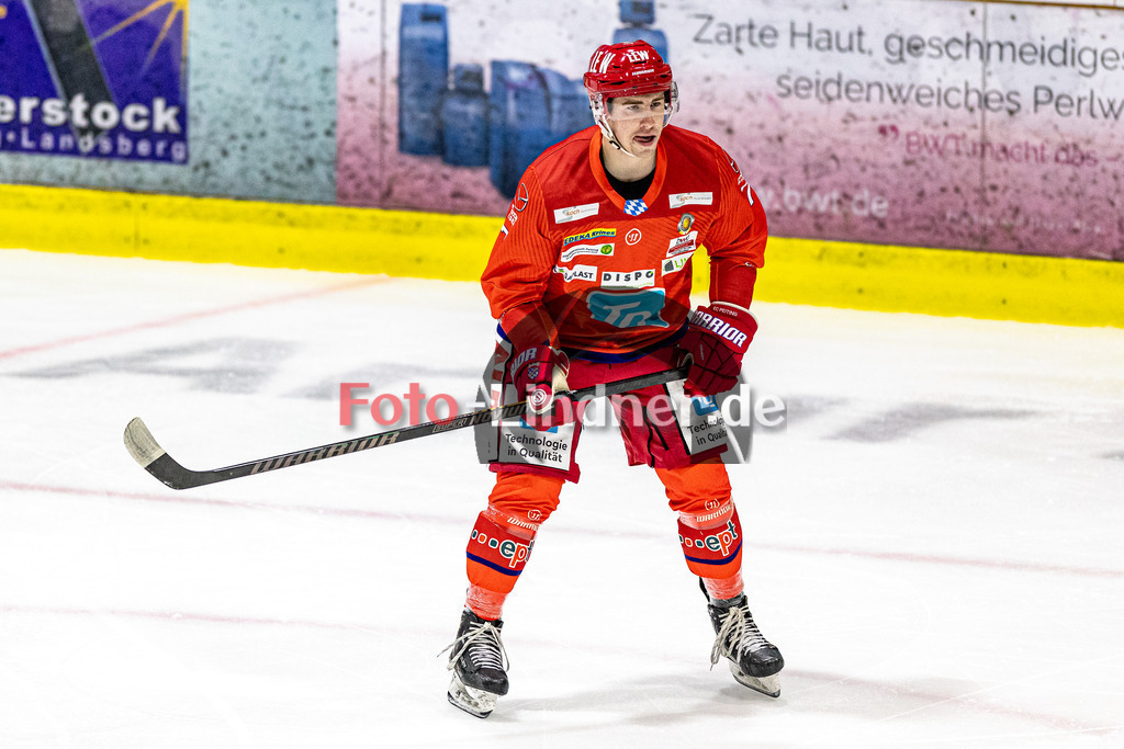 EC Peiting vs Heilbronner Falken | Eishockey Oberliga Süd 2023/2024, EC Peiting vs Heilbronner Falken,
Martin MAIER (ECP 7) in Aktion,
2023-10-06 in Peiting (Eisstadion)
7 Martin MAIER (ECP 7)
Copyright: WolfgangxLindner foto-lindner.de