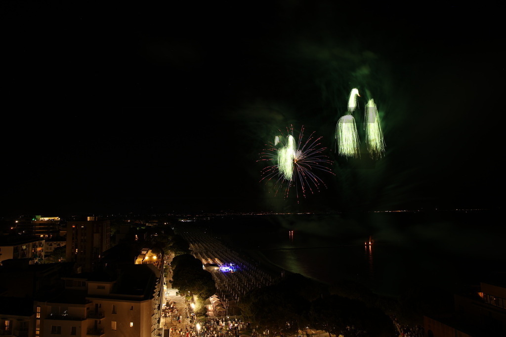 Ferragosto Fireworks in Grado, Italy | GRADO, ITALY, 15.AUG.26 - FIREWORKS - Ferragosto fireworks over the Adriatic Sea in Grado, Italy. Colorful fireworks light up the night sky above the beach, coastline and waterfront during the traditional summer celebration. - Realisiert mit Pictrs.com