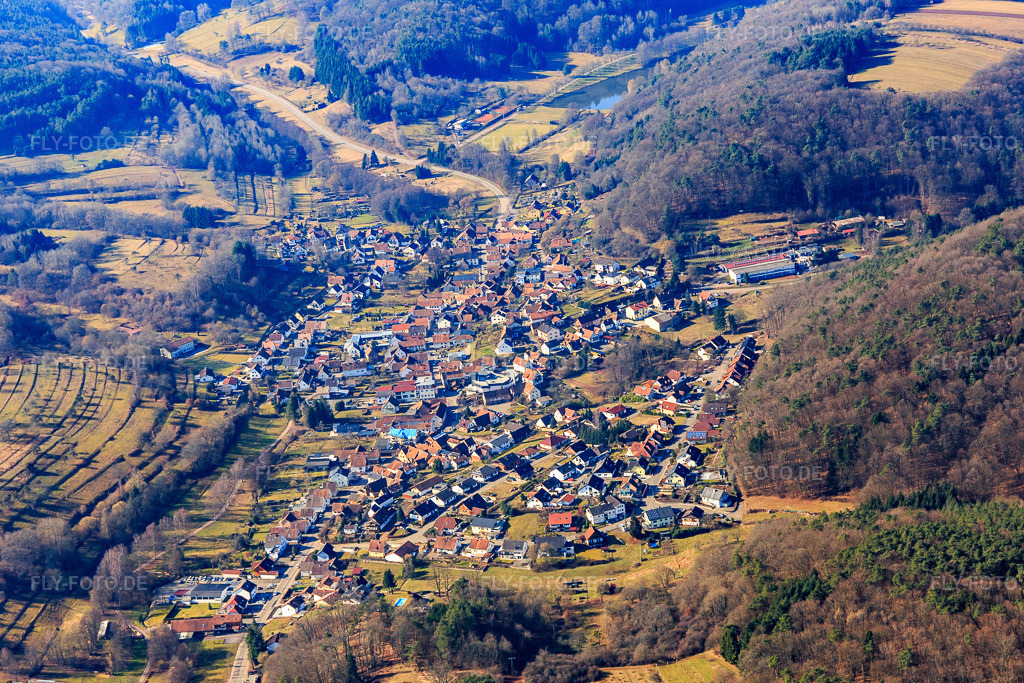 Luftbild: Ortsansicht von Osten in Silz im Bundesland Rheinland-Pfalz in Deutschland. Foto: IMG_096987.jpg vom 25.02.2017 durch Werner Riehm/FLY-FOTO.de