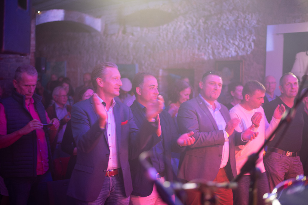 Tango meets Cuba | Tango meets Cuba mit den Klazz Brothers & Cuba Percussion im Forte Belvedere Leisnig zum Festival Hallo Leisnig 2022. - Realisiert mit Pictrs.com