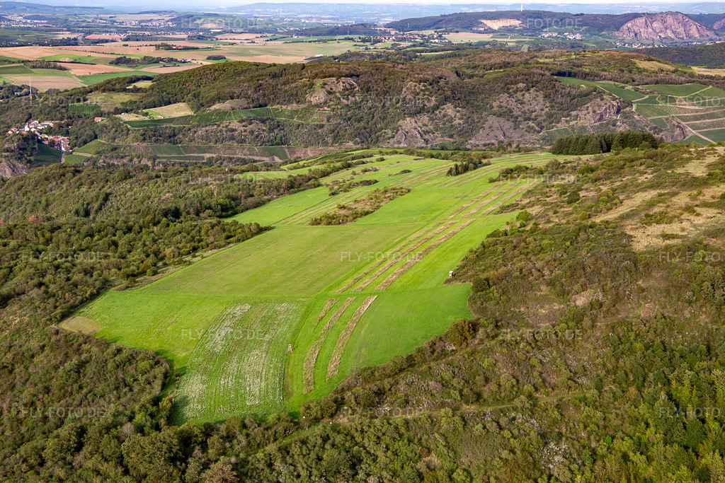 Luftbild: Biotope auf dem Gangelsberg in Duchroth im Bundesland Rheinland-Pfalz in Deutschland. Foto: IMG_138191.jpg vom 03.09.2023 durch Werner Riehm/FLY-FOTO.de