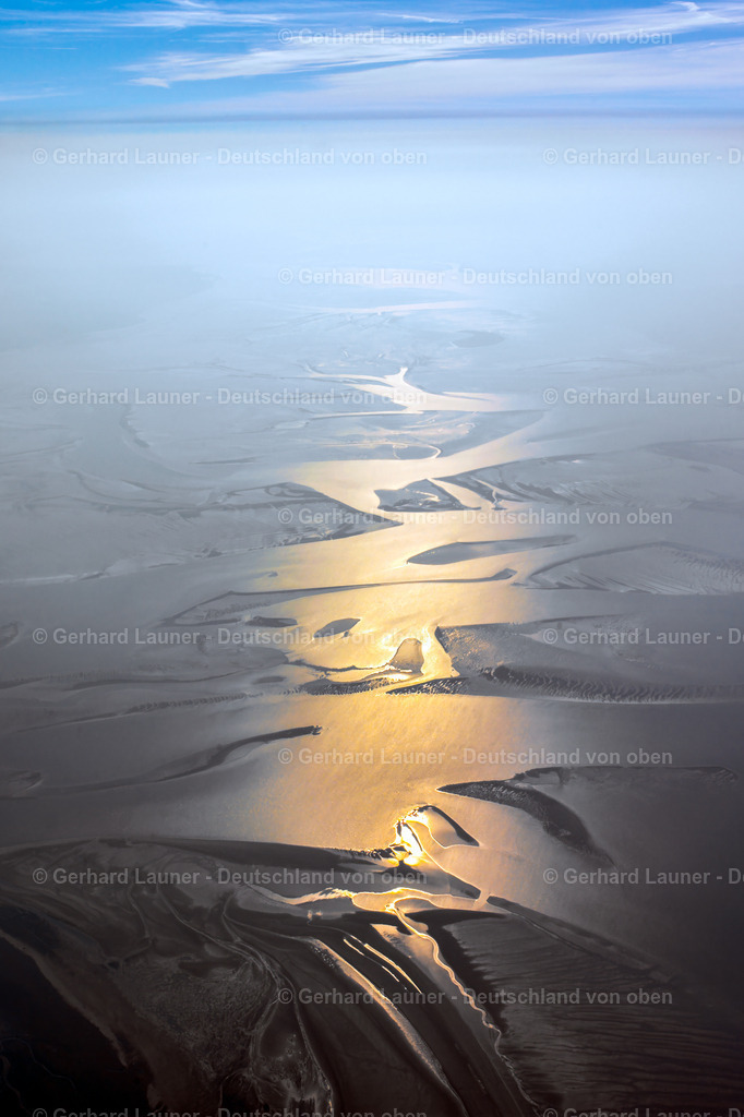 9300064 | PELLWORM 26.07.2005 Sonnen- Spiegelung im Wattenmeer der Nordsee- Küste im Bundesland Schleswig-Holstein. // Sun reflection in the Wadden Sea of a??a??the North Sea coast in the state of Schleswig-Holstein. Foto: Gerhard Launer