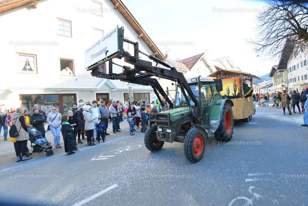 news-2023-Feb16-Unsinniger_Fasching_Reutte-nik-WTV_7494 | Info aus dem Bezirk Reutte/Ausserfern Tirol sowie eine umfangreiche Bilddatenbank über die gesamte Region: Lechtal, Talkessel Reutte, Tannheimertal, Zwischentoren. Lech, Plansee, Zugspitze, Grenztunnel, B179, Fernpassstraße, Verkehr, Lawinen, Tradition, - Realisiert mit Pictrs.com