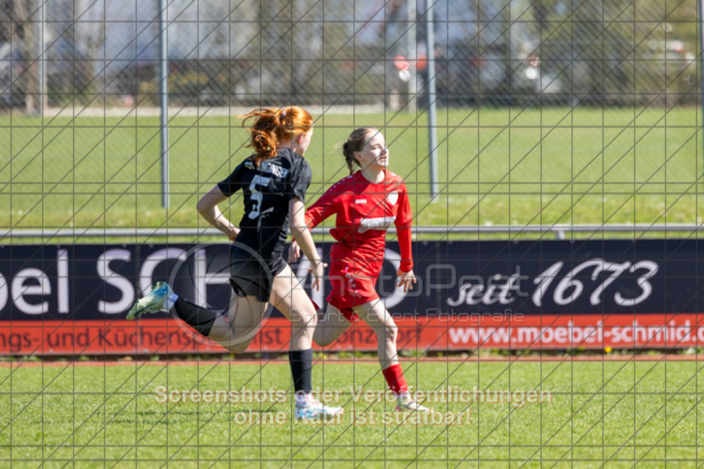 20250406_141318_0146 | #,1.FC Donzdorf (rot) vs. SV Jungingen (schwarz), Fussball, Frauen-Verbandsliga Württemberg, 16. Spieltag, Saison 2024/2025, Rasenplatz Lautertal Stadion, Süßener Straße 16, 73072 Donzdorf, 06.04.2025 - 13:00 Uhr,Foto: PhotoPeet-Sportfotografie/Peter Harich