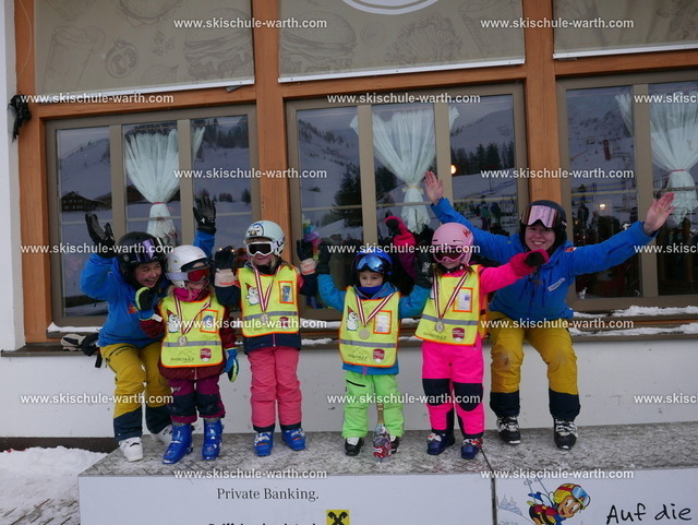 Gruppe Sophie _ Kyra | Photos von der Skischule Warth - Realisiert mit Pictrs.com