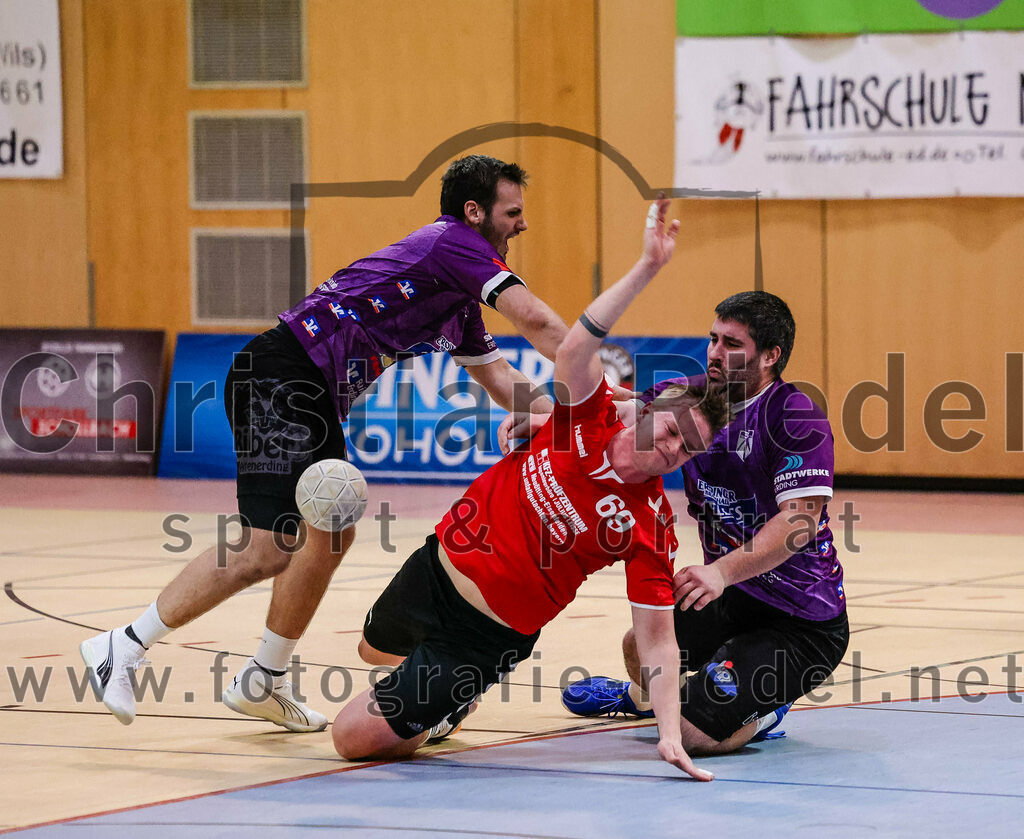 2024-01-27_024_SpVgg_Altenerding_gegen_TV_Altoetting | Erding, Deutschland, 27.01.2024:
Handball, Bezirksoberliga Männer 2023 / 2024, 13. Spieltag, SpVgg Altenerding gegen TV Altötting, Endergebnis: 30:28

Simon Rüdiger (SpVgg Altenerding, #7), Thomas Ecker (TV Altötting, #69), Christian Loris (SpVgg Altenerding, #11)

Foto: Christian Riedel / fotografie-riedel.net