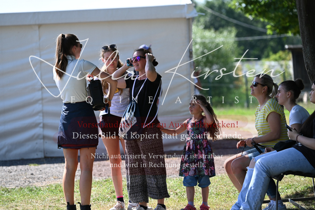 DSC_1755 | Pferde- und Turnierfotografie in Westsachsen. Pferdeportraits, Auftragszeichnungen und intuitive Kunst.