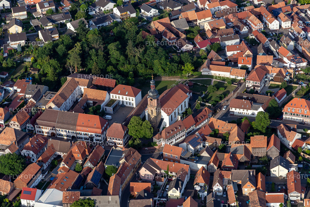 Pfarrkirche St. Michael http://www.pfarrei-rheinzabern.de | Luftbild: Pfarrkirche St. Michael http://www.pfarrei-rheinzabern.de in Rheinzabern im Bundesland Rheinland-Pfalz in Deutschland. Foto: IMG_133401.jpg vom 12.07.2022 durch ©2025 Werner Riehm fly-foto.de/copyright - Realisiert mit Pictrs.com