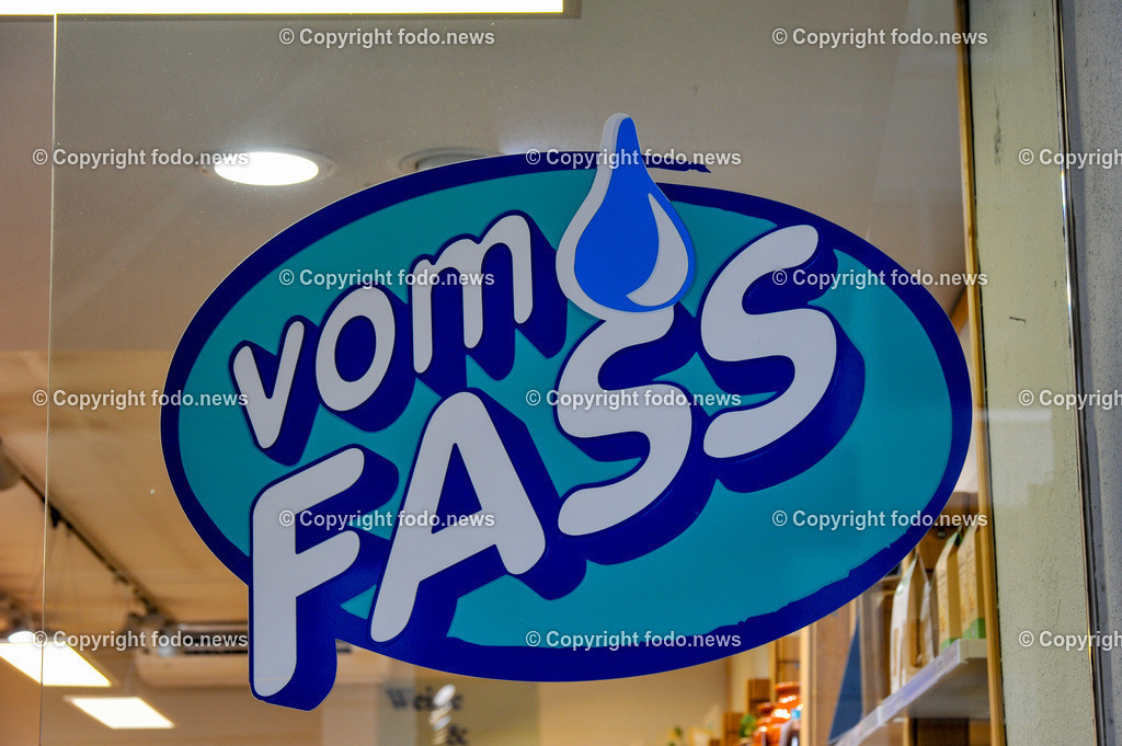 Deutschland_ Bayern_ Wuerzburg_ 23.01.2025-40 | 23.01.2025, Deutschland, GER, Bayern, Wuerzburg im Bild Themenbild, Stadtansichten,  Vom Fass, Premium Essige, Oele, Weine, Likoere, Spirituosen, Feinkost, abfuellen, Flasche, Handel, Einzelhandel, Schild, Logo, Feature, Werbung, Reklame, Symbolbild