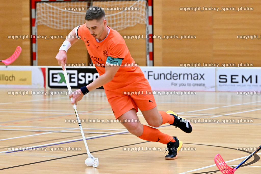 VSV Unihockey vs. SZPK Floorball | #96 Péter Pfneiszli SZPK SÁROSI OPTIKA KOMÁROM, VSV Unihockey vs. SZPK Floorball, VSV Unihockey vs. SZPK Floorball am 23.11.2024 in Villach (Ballspielhalle St. Martin), Austria, (Photo by Bernd Stefan)