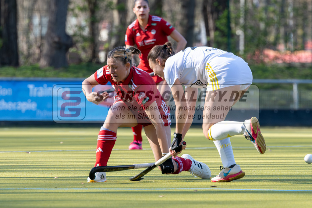 SFE_20260322_0077 | Köln, Deutschland, 22.03.26: Feldhockey 1. Bundesliga Damen zwischen Rot-Weiss Köln - Harvestehuder HTC im REWE Sportpark am 22.03.2026 in Köln, Deutschland. (Foto von Stephan Fehrmann)Köln, Germany, 22.03.26: Feldhockey 1. Bundesliga Damen between Rot-Weiss Köln - Harvestehuder HTC in REWE Sportpark at 22.03.2026 in Köln, Deutschland. (Foto from Stephan Fehrmann)