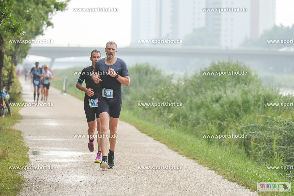 LUR_1172 | 34. M-net Erlanger Triathlon 2025 #erlangertriathlon  #mnettriathlon2025 #mnettriathlon #team #olympischedistanz #mitteldistanz #triathlon #maindonaukanal  #erlangertriathlon2025 #yourpictrs #tv1848 #tv1848erlangen  #triathlonbayern #sportinerlangen #demsportverbunden #sportshot_your_pictrs Copyright: www.sportshot.de