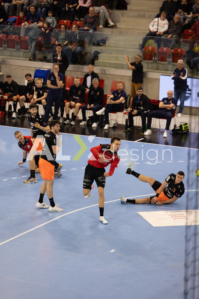 Handballen I Herren I Saison 2025-2026 I Quickline Handball League 2026 | Men I 18. Spieltag I Pfade Winterthur - Kadetten Schaffhausen I 20.12.2025 | 11 Tim Rellstab (Pfadi Winterthur) – Rückraum links - Realisiert mit Pictrs.com