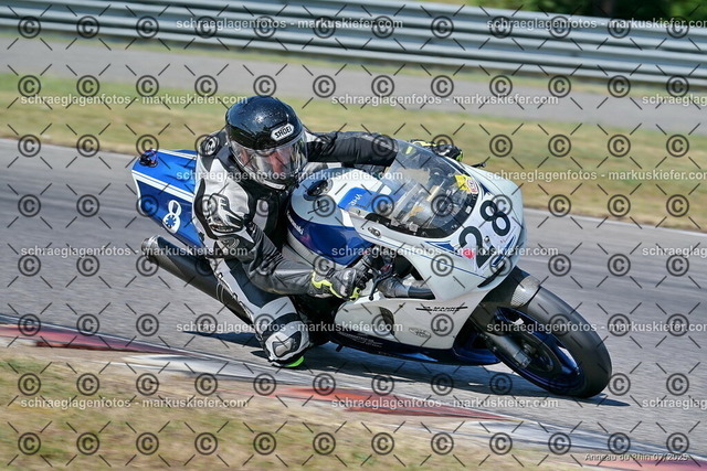25bt04-0354 | markuskiefer.com - Realisiert mit Pictrs.com
