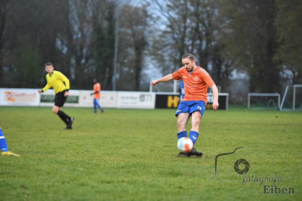 TuS Ofen-1.FC Nordenham | Herren Kreispokal; TuS Ofen (orange)-1.FC Nordenham (blau) am 12.04.2023; in Ofen (), Photo: Philip Eiben 2023 - Realisiert mit Pictrs.com