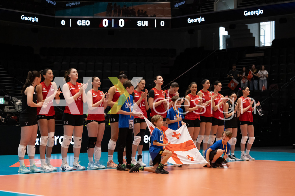 Georgia v Switzerland - CEV European League Women | KRIENS, SWITZERLAND - JUNE 12: Team of Georgia during the national anthem at the CEV European League match between Georgia and Switzerland at Pilatus Arena on June 12, 2026 in Kriens, Switzerland. - Realisiert mit Pictrs.com