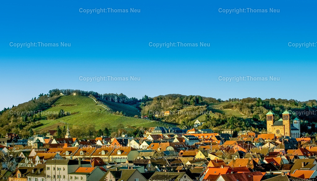 bensheim-panorama-stadtansicht-kirchberghäuschen- -hessen-Fotografie-Thomas-Neu-24 | Blick über die Altstadt von Bensheim an der Hessischen Bergstraße mit dem Rodensteiner Hof und der Pfarrkirche St. Georg  und den Weinbergen und Kirchberghäuschen im Hintergrund   ,Bild: Thomas Neu