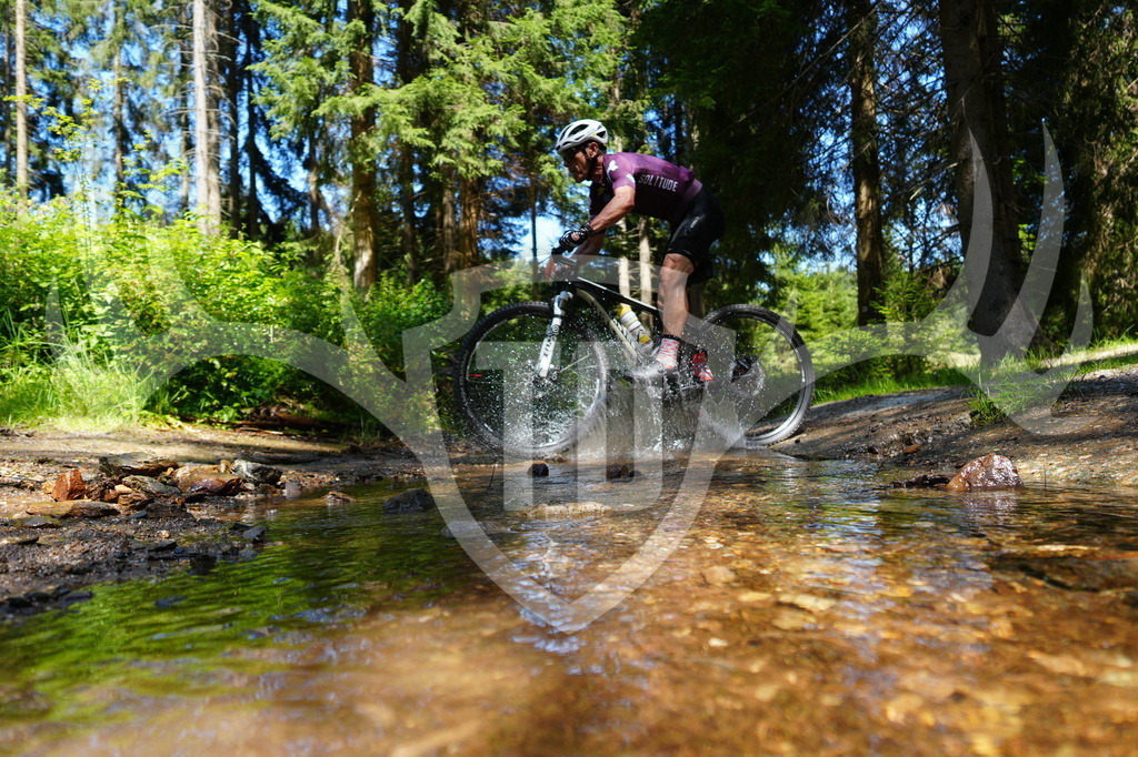 FC605340 | Fotogalerie der Treibjagd im Dunkelwald - Dein MTB Etappenrennen im Erzgebirge - Realisiert mit Pictrs.com