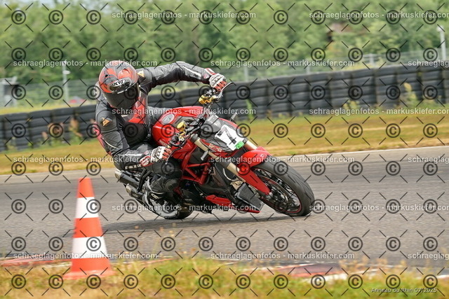 25bt05-1198 | markuskiefer.com - Realisiert mit Pictrs.com