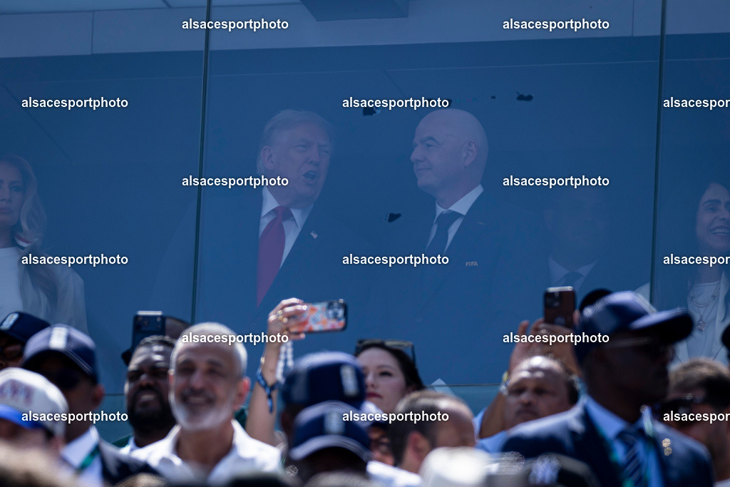FOOTBALL : Argentine vs Espagne – Finale de la Coupe du Monde FIFA 2026. New York New Jersey Stadium, East Rutherford, New Jersey, États-Unis. 19/07/2026. | Le président des États-Unis Donald Trump et le président de la FIFA Gianni Infantino assistent à la finale de la Coupe du Monde de la FIFA 2026 entre l'Argentine et l'Espagne depuis la tribune officielle du New York New Jersey Stadium d'East Rutherford, New Jersey, États-Unis, le 19 juillet 2026.