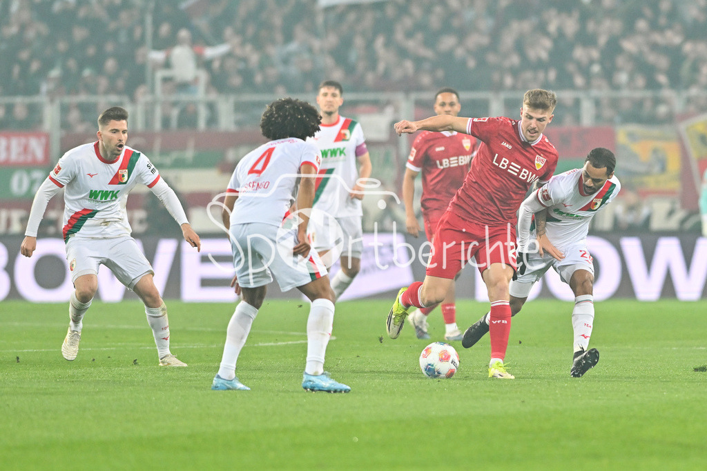 FC Augsburg - VfB Stuttgart | AUGSBURG, GERMANY - 22. MAERZ: im Duell Finn JELTSCH (VfB Stuttgart 29) und Alexis Julian CLAUDE-MAURICE (FC Augsburg 20) während dem Bundesligamatch zwischen dem FC Augsburg und dem VfB Stuttgart am 27. Spieltag in der WWK Arena / DFL REGULATIONS PROHIBIT ANY USE OF PHOTOGRAPHS AS IMAGE SEQUENCES AND/OR QUASI-VIDEO