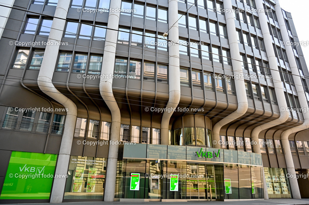 VKB Steyr und Linz_ 09.07.2023-7 | 09.07.2023, Steyr, Linz, AUT, VKB Bank, im Bild VKB Bank Linz, Rudigierstrasse, Eingang, Haus, Gebaeude, Logo