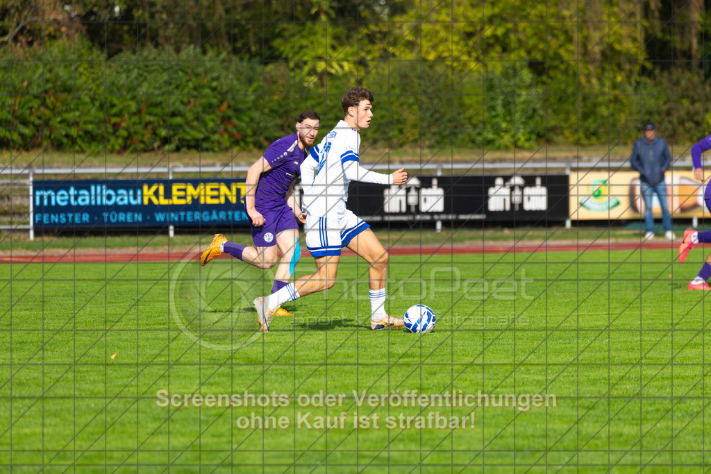 20261010_153805_0048_(c)_by_PhotoPeet | #,1.FC Eislingen (weiß) vs. TSV Bernhausen (lila), Fussball, Landesliga 2 - wfv, 11. Spieltag, Saison 2026/2027, Rasenplatz, Eichbachstation, Haldenstraße, 73054 Eislingen, 10.10.2026 - 15:30 Uhr,Foto: PhotoPeet / Sport- &amp; Eventfotografie / Peter Harich