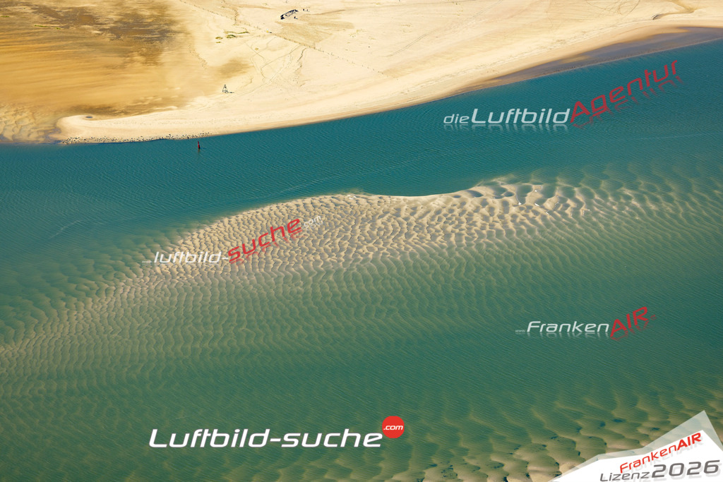 Aktuelles Luftbild von  Baltrum - Die Luftaufnahme wurde 2022 mittels UL-Flugzeug erstellt ( keine Drohne ) - hochauflösende Kamera-Systeme von  Canon -Beste Qualität - Für grossformatige Ausdrucke geeignet. Die Geschenkidee !