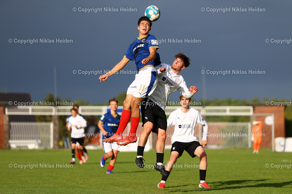 NH_JFVLübeckU19_HolsteinKielU19_SHFVLandespokal_14052026 | #9 Lennard Bruno Luth (JFV Lübeck U19), #11 Kevin Hahn (Holstein Kiel U19)Fußball I Junioren I SHFV-Landespokal (A-Junioren) I Saison 2025-2026 I Finale I JFV Lübeck U19 - Holstein Kiel U19 I 14.05.2026 I Uwe-Seeler-Fußball-Park