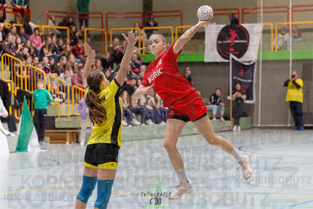 Hessenmeisterschaft wJC - Finale; HSG Kleenheim - HSG Weiterstadt/ Braunsh.Worf. | Hessenmeisterschaft wJC - Finale; HSG Kleenheim - HSG Weiterstadt/ Braunsh.Worf. am 22.03.2025 in Biedenkopf (Sporthalle Lahntalschule)Photo © 2025 - Jörg Heinrich - Realisiert mit Pictrs.com