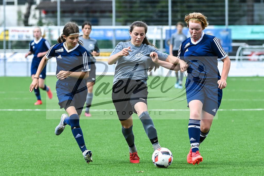 IBBGRE20200829_0090 | Fussball, C-Juniorinnen:   beim Testspiel zwischen DJK Arminia Ibbenbueren und TSG 07 Burg Gretesch im Sportzentrum Schierloh am 29.08.2020 in Ibbenbueren, Deutschland. - Realisiert mit Pictrs.com