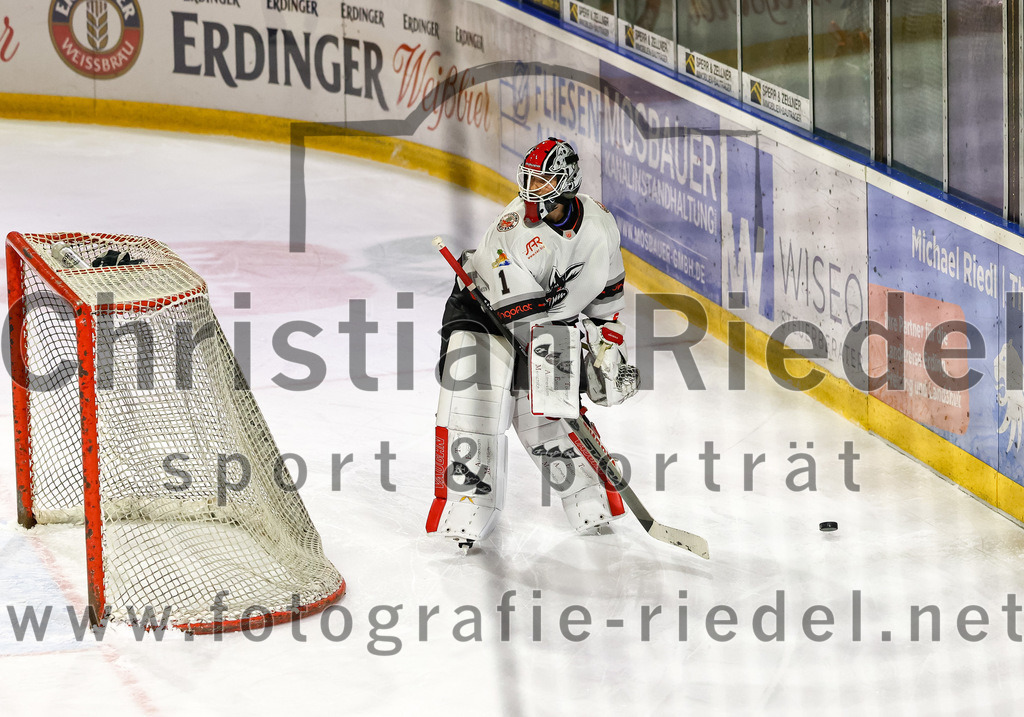 2022-09-30_033_TSV_Erding_gegen_EV_Dingolfing | Erding, Deutschland, 30.09.2022:
Eishockey, Bayernliga 2022 / 2023, Testspiel, TSV Erding gegen EV Dingolfing, Endergebnis: 3:4

Torwart Dennis Jedrus (EV Dingolfing, #1)

Foto: Christian Riedel / fotografie-riedel.net
