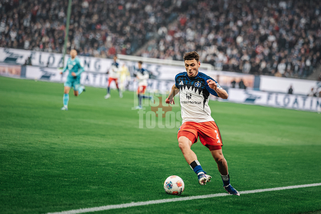 Fußball | Männer | Saison 2025/2026 | 1. Fußball-Bundesliga | 31. Spieltag | Hamburger SV vs. TSG Hoffenheim | 25.04.2026 | William Mikelbrencis (#2, HSV)