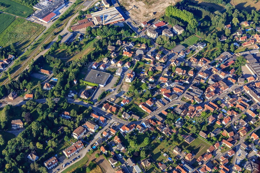 Luftbild: Rue de la Scierie in Soufflenheim im Bundesland Bas-Rhin in Frankreich. – Foto: IMG_082918.jpg vom 26.06.2015 durch Werner Riehm/FLY-FOTO.de – Auflösung des Originals: 5228 x 3485 px