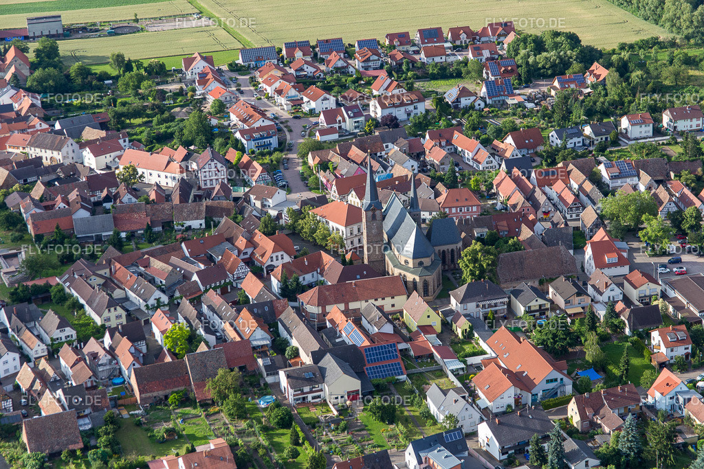 Ortsansicht | Luftbild: Ortsansicht im Ortsteil Geinsheim in Neustadt im Bundesland Rheinland-Pfalz in Deutschland. Foto: IMG_090078.jpg vom 26.06.2016 durch Werner Riehm/FLY-FOTO.de - Realisiert mit Pictrs.com
