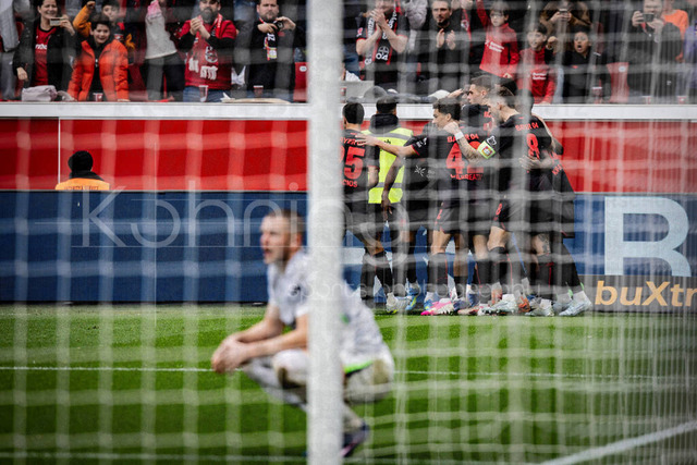 German Bundesliga, Bayer 04 Leverkusen vs. VfL Wolfsburg, 04.04.2026 | LEVERKUSEN, GERMANY - APRIL 4, 2026 :  Ibrahim Maza (Bayer 04 Leverkusen, 30) celebrates scoring his team's sixth goal with teammates during the German Bundesliga match on gameday 28 between Bayer 04 Leverkusen vs. VfL Wolfsburg at BayArena on April 4, 2026 in Leverkusen, Germany. DFL REGULATIONS PROHIBIT ANY USE OF PHOTOGRAPHS AS IMAGE SEQUENCES AND/OR QUASI-VIDEO.