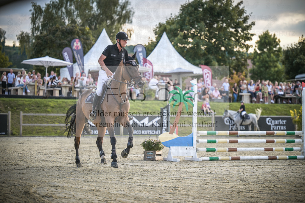 DOS_1073 | Entdecke hochwertige Reitturnierfotos von Foto Oger. Professionell, emotional und authentisch – jetzt Lieblingsmomente im Shop bestellen.Deutschlandweite Turnierfotografie. - Realisiert mit Pictrs.com