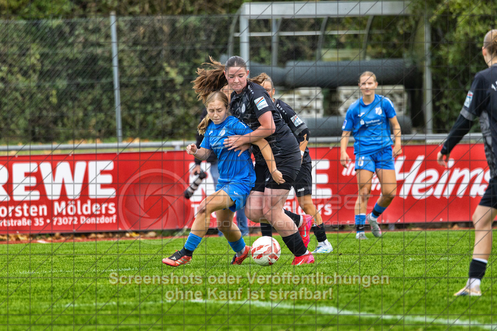20261010_144030_0737-Bearbeitet_(c)_by_PhotoPeet | Sarah Seibold (1.FC Donzdorf #26)1.FC Donzdorf (schwarz) vs. SC Sand (blau), Fußball, EnBW-Oberliga B -Juniorinnen, 05. Spieltag, Saison 2026/2027, Rasenplatz Lautertal Stadion, Süßener Straße 16, 73072 Donzdorf, 10.10.2026 - 14:00 Uhr,Foto: PhotoPeet / Sport- &amp; Eventfotografie / Peter Harich