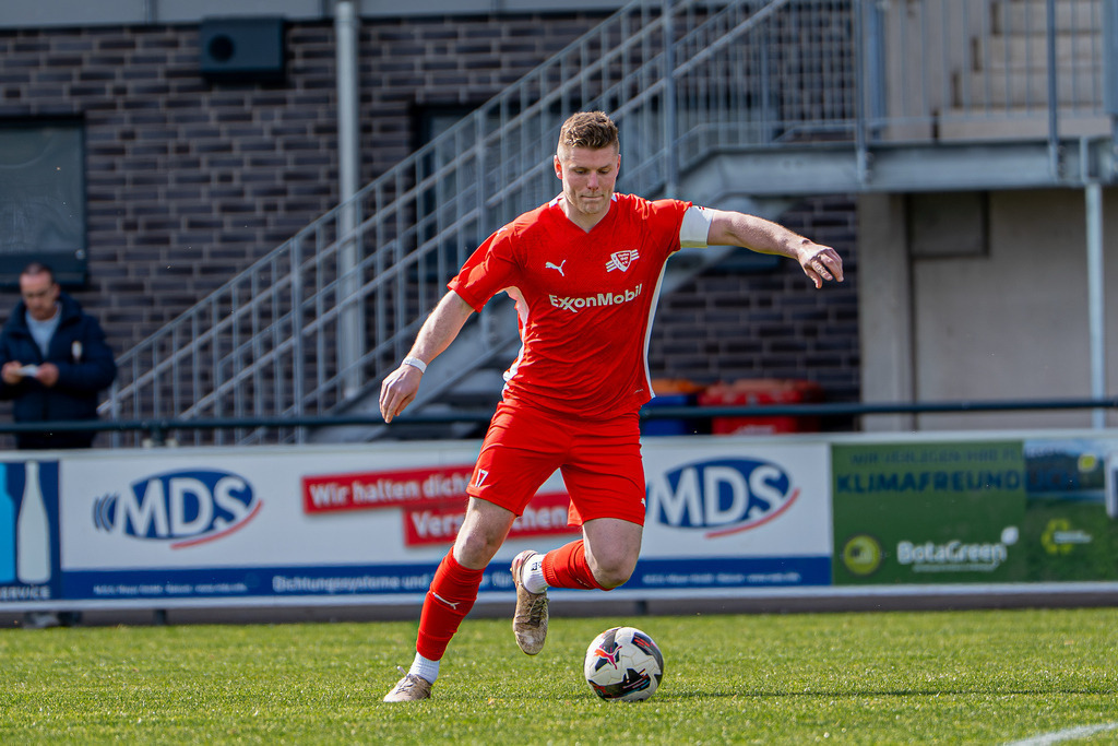 Fußball I Herren I Saison 2025-2026 I Bezirksliga Weser-Ems 4 I 26. Spieltag I VFL Oythe - SV Hansa Friesoythe I 19990 | jns.sportfotos - Realisiert mit Pictrs.com