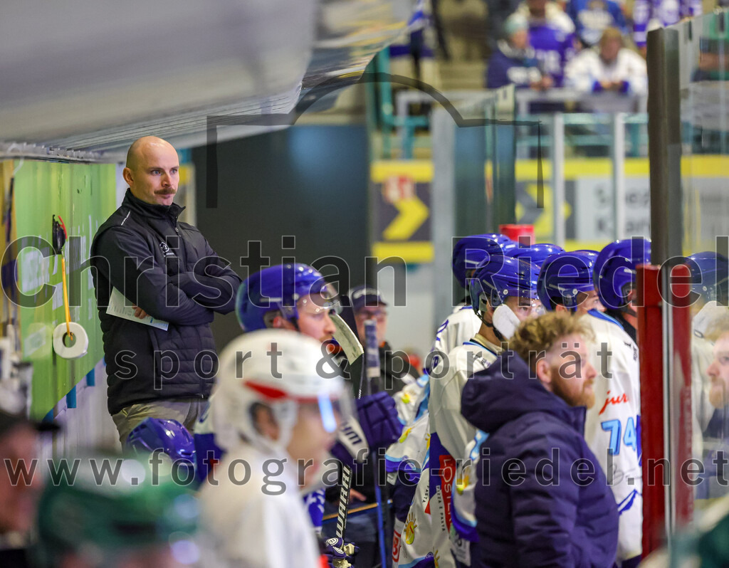 2025-09-26_043_TSV_Erding_gegen_SC_Riessersee | Erding, Deutschland, 26.09.2025:Eishockey, Oberliga Süd 2025 / 2026, 3. Spieltag, TSV Erding gegen SC Riessersee, Endergebnis: 3:5Headcoach Hunor Marton (SC Riessersee)Foto: Christian Riedel / fotografie-riedel.net