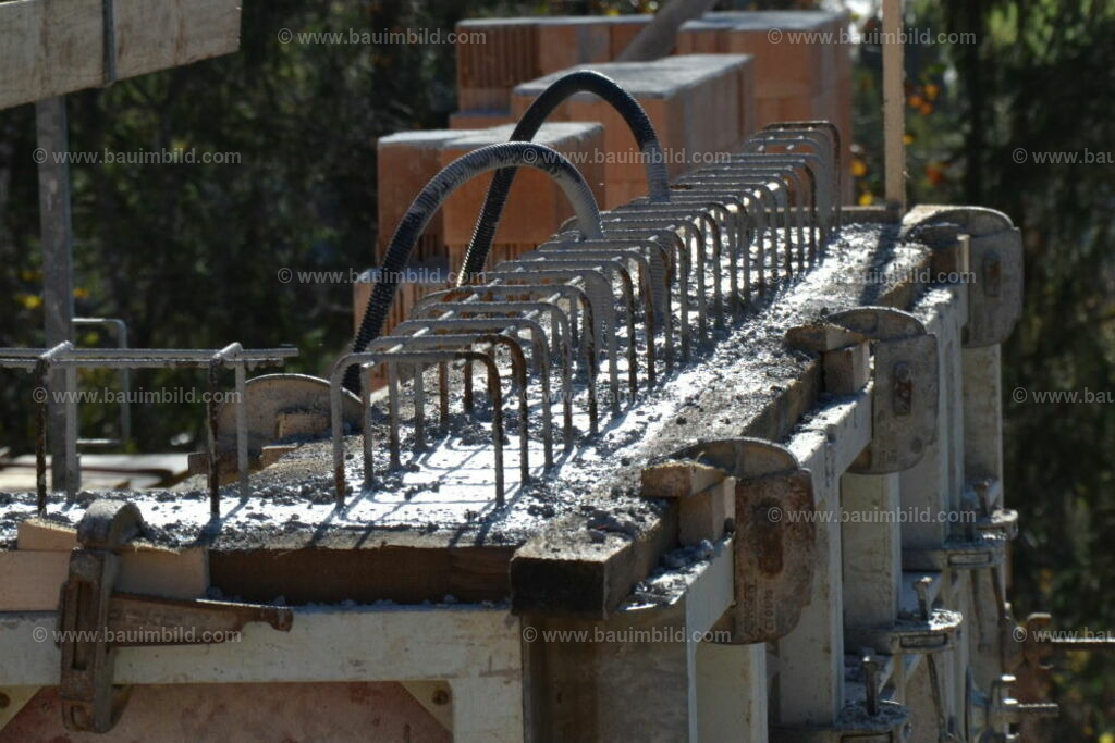 bib-lg17-elektroinstallation-0046 | Nach LV-Leistungsgruppen sortierte Detailfotos über den Bau eines Hauses. Alle Hausbau-Bilder direkt vom Urheber und Autor der Website Haus-Selber-Bauen.com