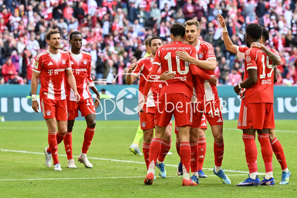 FC Bayern München - VfB Stuttgart | MUNICH, GERMANY - 19. APRIL: Bayern celebrating the goal to makes 1-1 / Tor / Torschuetze / Freude / Happy - Raphael GUERREIRO (FC Bayern Munich 22) during the Bundesliga Match between FC Bayern Munich vs. VfB Stuttgart at Matchday 30 at Allianz Arena / DFL REGULATIONS PROHIBIT ANY USE OF PHOTOGRAPHS AS IMAGE SEQUENCES AND/OR QUASI-VIDEO