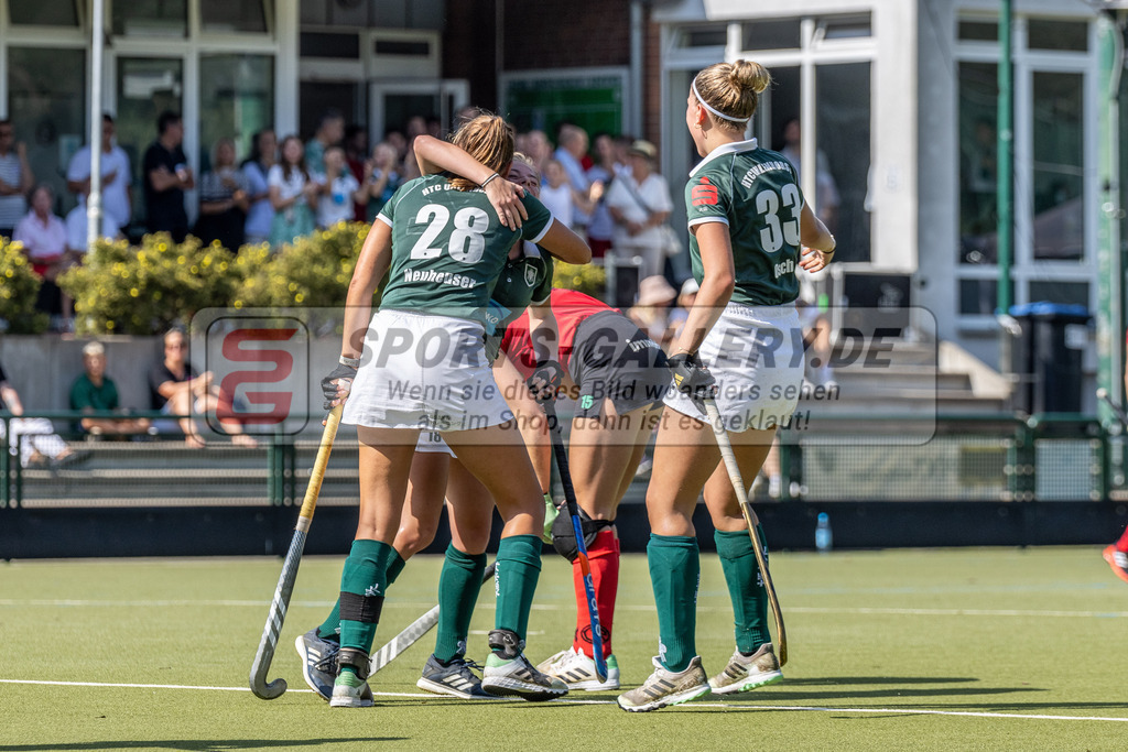 MJ_2023-09-10_F_CR-UHTC-31 | Lynn Neuheuser (Uhlenhorst Mülheim #28) &amp; Marrie Oschee (Uhlenhorst Mülheim #33), Club Raffelberg - Uhlenhorst Mülheim am 10.9.2023 in der Sportanlage Club Raffelberg, Duisburg