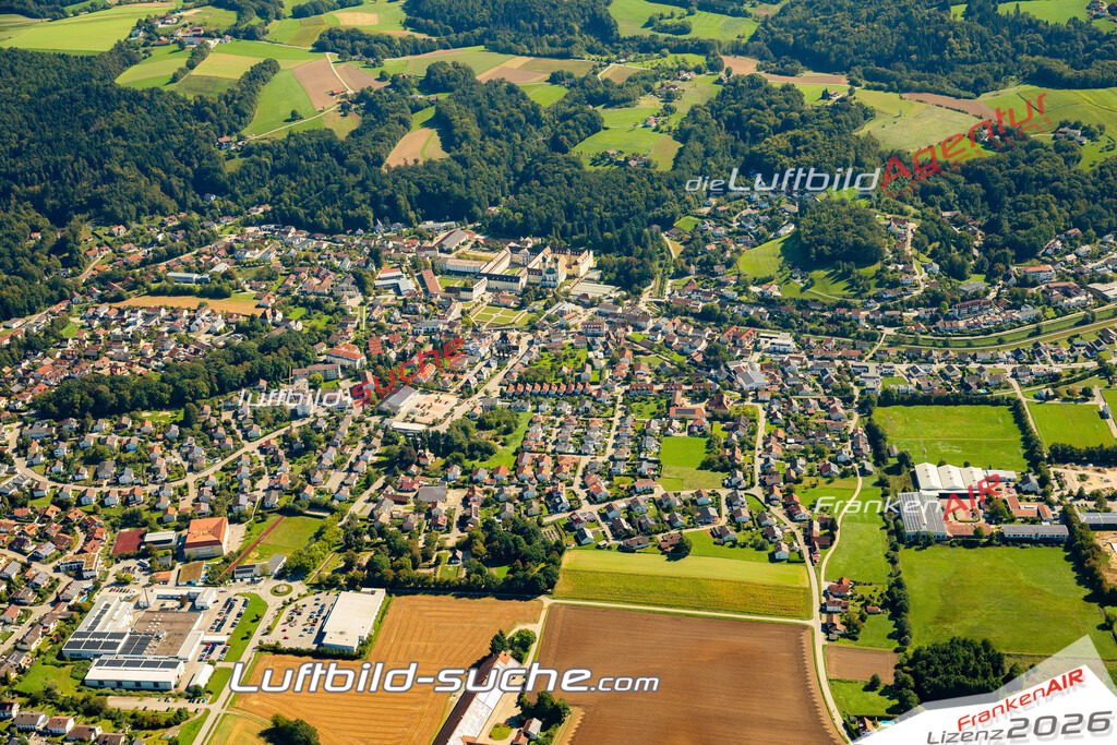 Das Luftbild zeigt : Untermettenwald Metten - Die Luftaufnahme wurde 2023 vom UL-Flugzeug aus erstellt ( keine Drohne ) - Hochauflösende Luftaufnahme - Für grossformatige Ausdrucke geeignet. Die Geschenkidee !Mit Lizenz und Bildrechte bestellbar