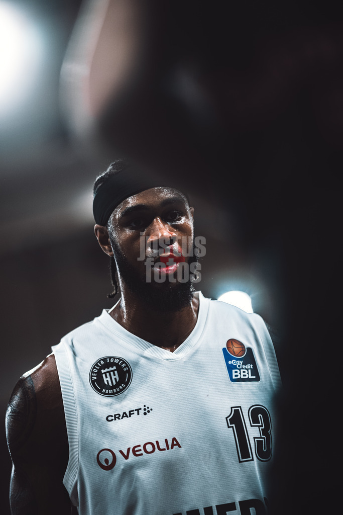 Basketball | Männer | Saison 2023/2024 | easyCredit Basketball Bundesliga | Veolia Towers Hamburg vs. Telekom Baskets Bonn | 03.02.2024 | Vincent King (#13, Veolia Towers Hamburg) Portrait