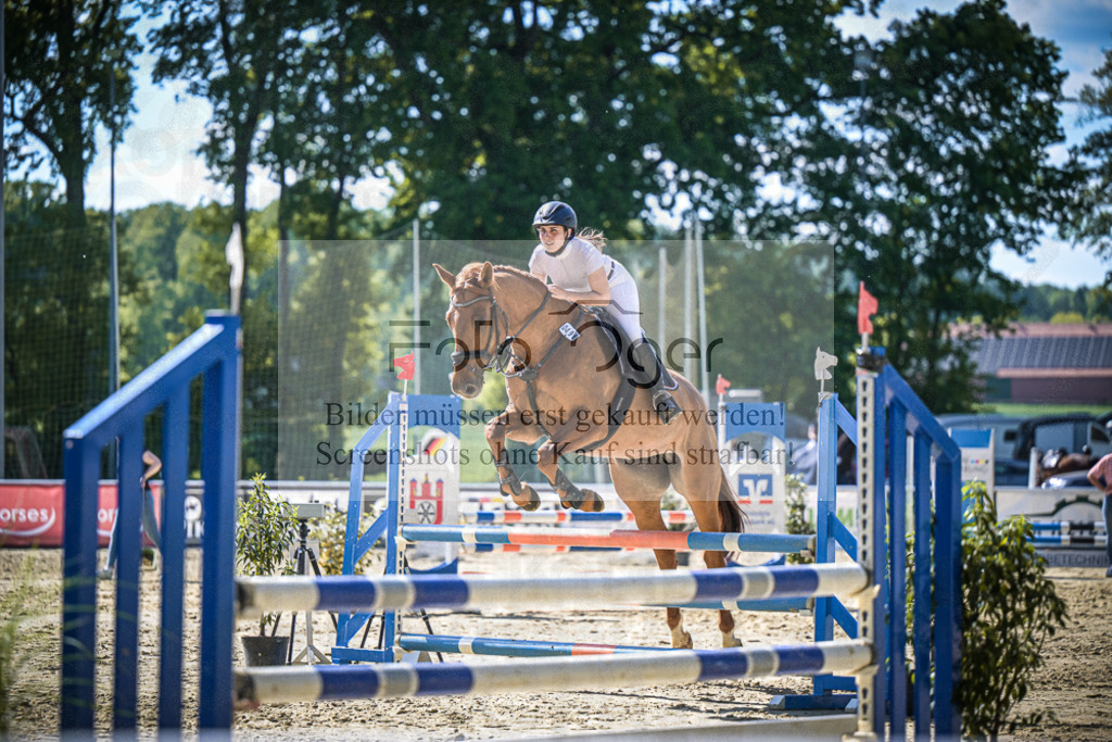 DOS_2480 | Entdecke hochwertige Reitturnierfotos von Foto Oger. Professionell, emotional und authentisch – jetzt Lieblingsmomente im Shop bestellen.Deutschlandweite Turnierfotografie. - Realisiert mit Pictrs.com