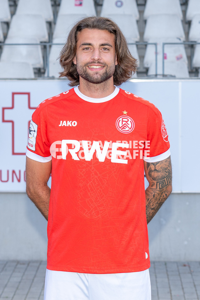 Rot-Weiss Essen; 3. Liga, Portraettermin 2026/2027, Foto: Eibner-Pressefoto/Fabian Friese | Jose Enrique Rios Alonso (Rot-Weiss Essen, #23),Rot-Weiss Essen; 3. Liga, Portraettermin 2026/2027, Foto: Eibner-Pressefoto/Fabian Friese - Realisiert mit Pictrs.com