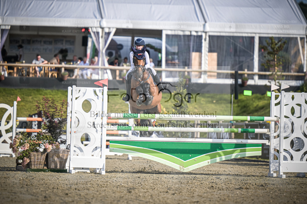 DOS_3340 | Entdecke hochwertige Reitturnierfotos von Foto Oger. Professionell, emotional und authentisch – jetzt Lieblingsmomente im Shop bestellen. - Realisiert mit Pictrs.com