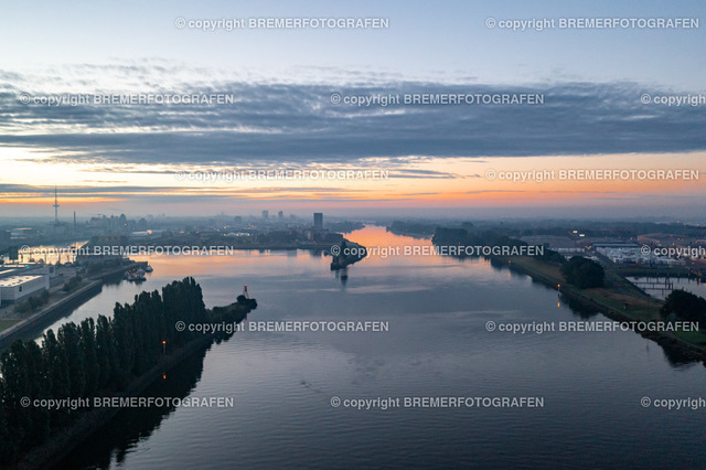 DJI_0026 | 30.09.2022 Drohnenaufnahmen Dt. Schifffahrtstag 2022 Bremen Wendebecken / Weser
