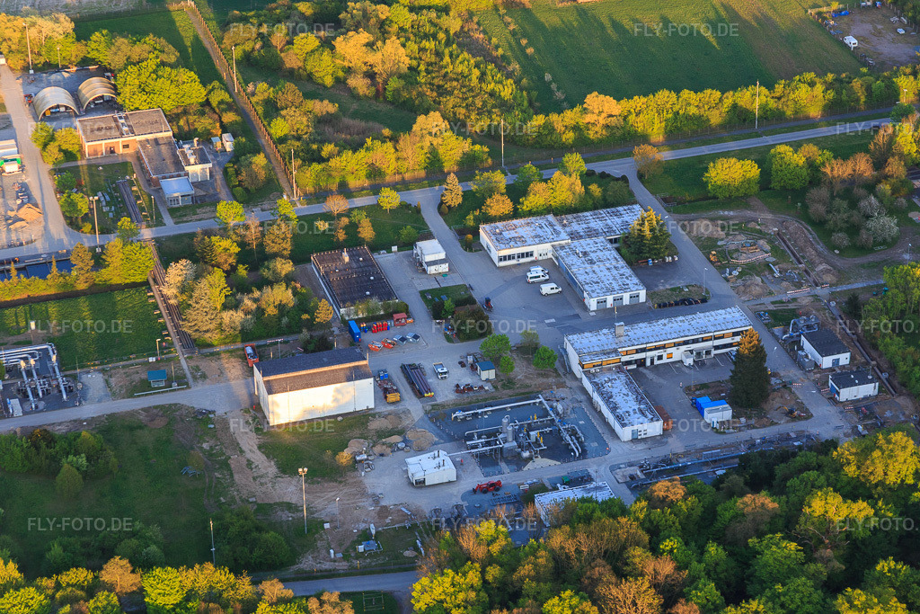 Luftbild: Open Grid Europe GmbH im Ortsteil Allmendfeld in Gernsheim im Bundesland Hessen in Deutschland. – Foto: IMG_077751.jpg vom 23.04.2015 durch Werner Riehm/FLY-FOTO.de – Auflösung des Originals: 5472 x 3648 px – OGE